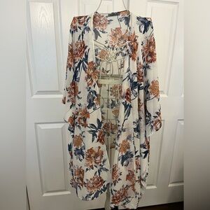 Magnolia Boutique Floral kimono